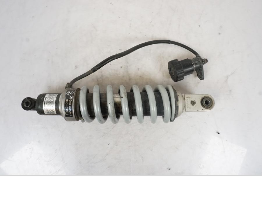 Baksidan på Stötdämpare från en BMW R 1150 GS -2002 motorcykel.