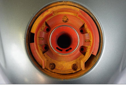 Extrabild3 på Bensintank från en BMW R 1200 R -2007 motorcykel.