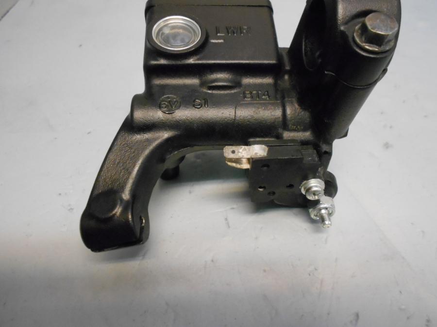 Höger sida på Bromshuvudcylinder från en Yamaha YS 125 -2017 motorcykel.