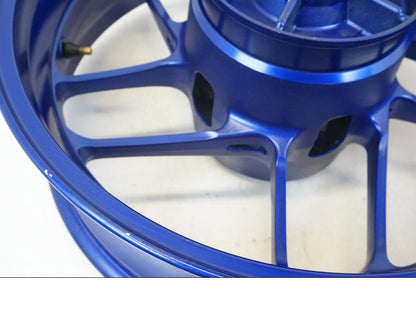 Vänster sida på Fälg från en Yamaha MT-09 -2021 motorcykel.