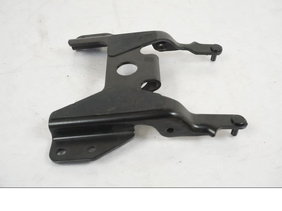 Vänster sida på Sadelfäste från en Yamaha MT-07 -2019 motorcykel.