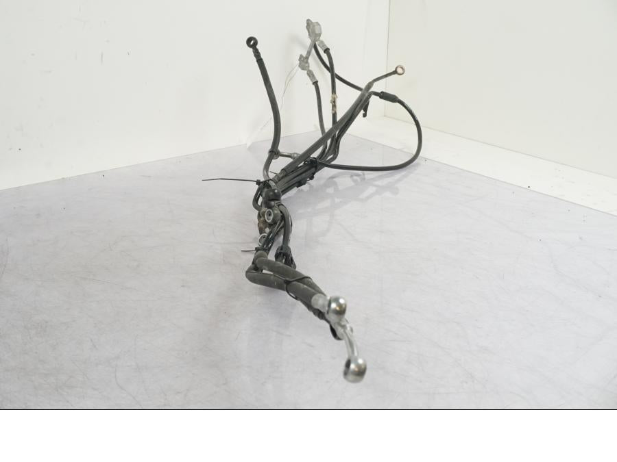 Vänster sida på Bromsledning från en KTM 1290 Super Adventure R -2018 motorcykel.