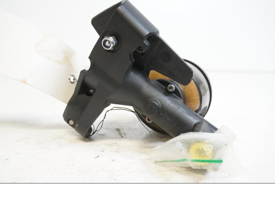 Baksidan på Bromshuvudcylinder från en BMW K 1300 GT -2009 motorcykel.