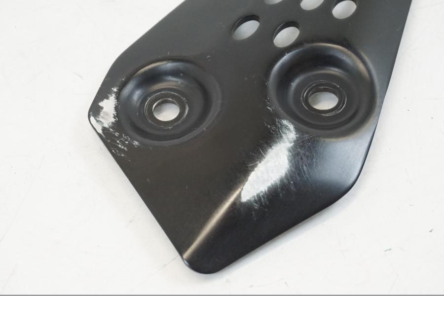 Baksidan på Fotpinnehälskydd från en Yamaha XSR 700 -2016 motorcykel.