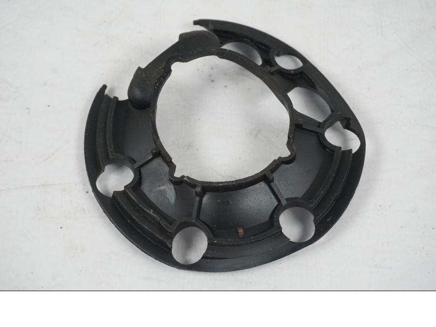 Extrabild1 på <p>Låssats från Kawasaki ZXR 400 1992.</p>

<p>Tändningslås, tanklock, sadellås och 2st nycklar.</p> motorcykel.