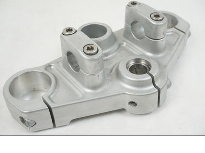 Snett uppifrån på Gaffelkrona från en BMW F 650 CS -2002 motorcykel.