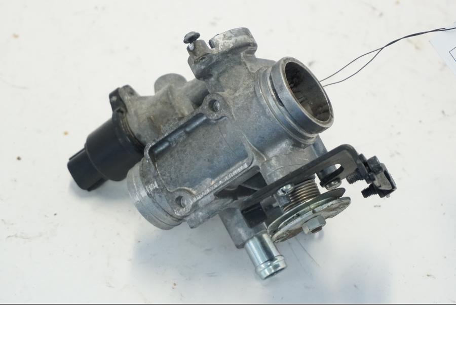 Extrabild2 på Spjällhus från en Yamaha X-Max 250 -2016 scooter.