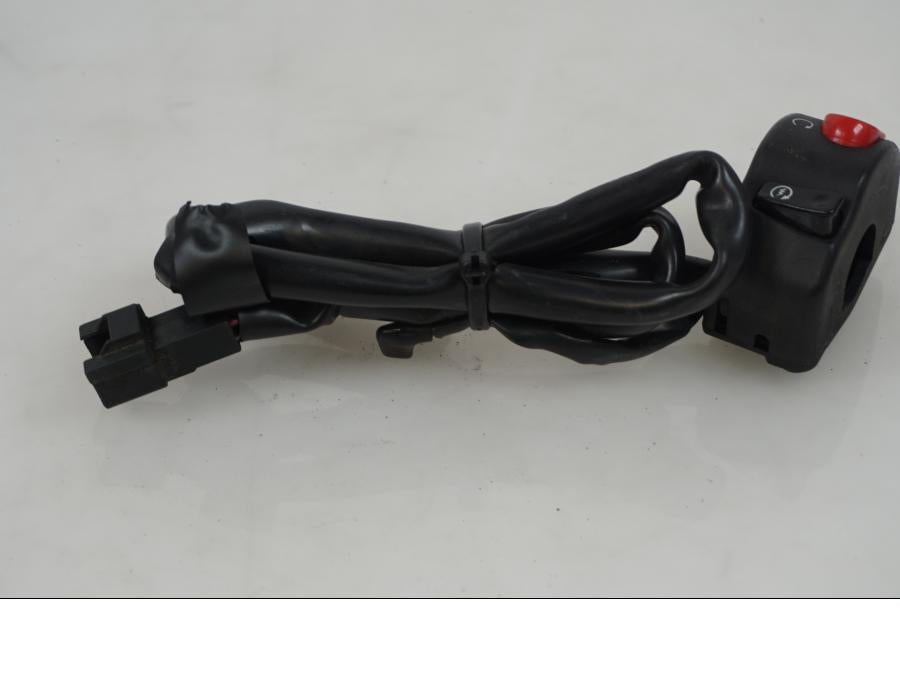 Baksidan på Styrelreglage från en Triumph Street Triple R -2009 motorcykel.