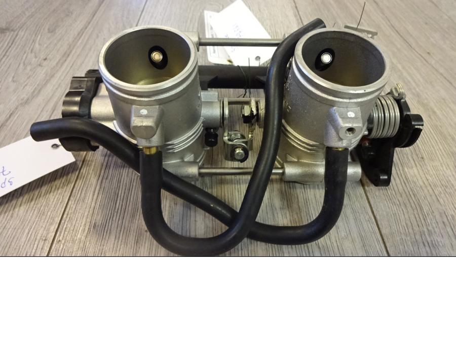 Baksidan på Spjällhus från en BMW F 800 GT -2015 motorcykel.