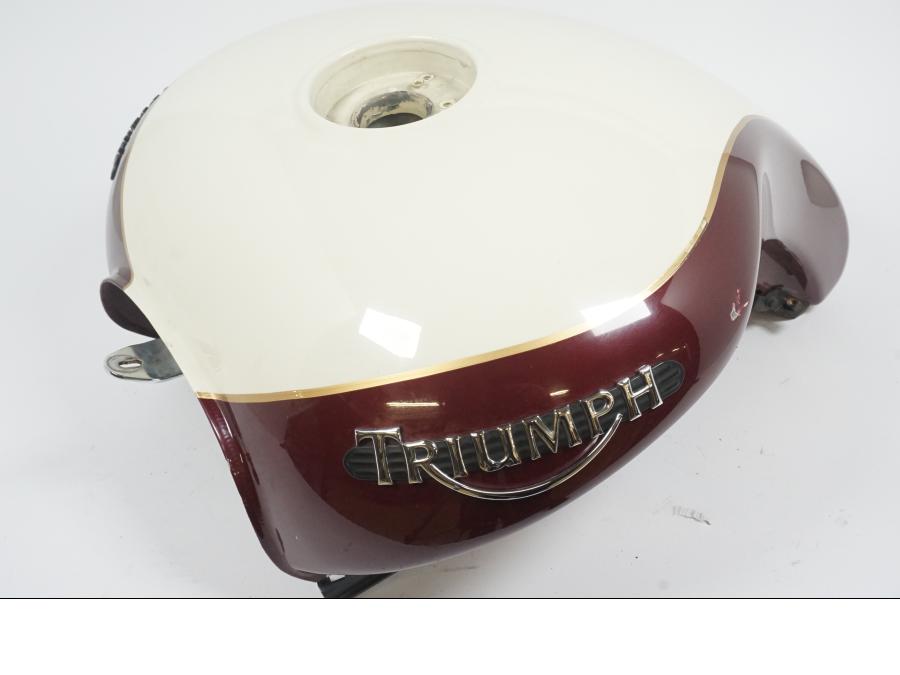 Vänster sida på Bensintank från en Triumph Rocket III -2007 motorcykel.