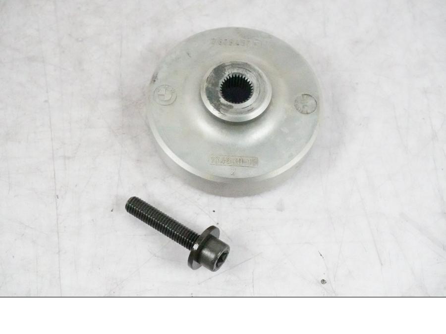 Framsidan på Generator från en BMW K 1200 S -2005 motorcykel.