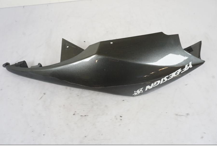 Snett uppifrån på Bakvinge från en Suzuki GSX-R 1000 -2005 motorcykel.