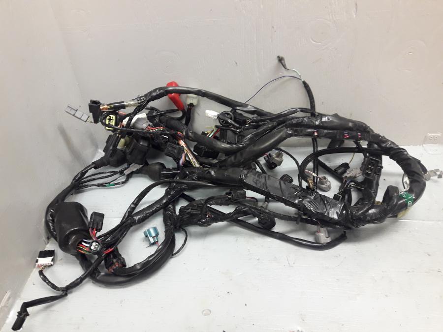 Framsidan på Kabelstam från en Kawasaki Z 1000 -2013 motorcykel.