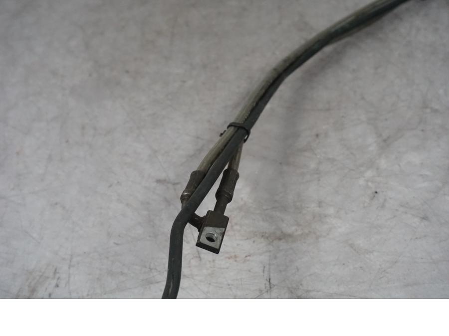 Vänster sida på Bromsledning från en Triumph Tiger Explorer -2016 motorcykel.