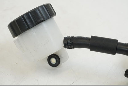 Baksidan på Bromshuvudcylinder från en Yamaha YZF R7 -2022 motorcykel.