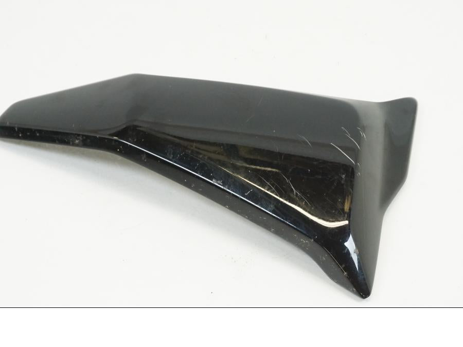 Framsidan på Vattenkylkåpa från en Ducati Hypermotard -2020 motorcykel.