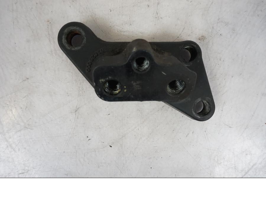 Baksidan på Sidostödsfäste från en KTM 990 Super Duke -2006 motorcykel.