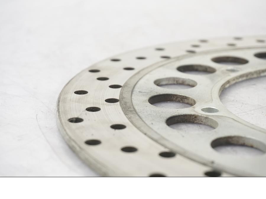 Höger sida på Bromsskiva från en Yamaha XVS 1100 -2000 motorcykel.