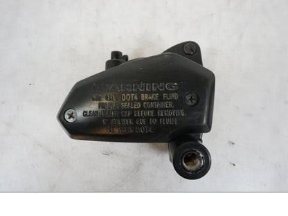 Höger sida på Bromshuvudcylinder från en Kawasaki ER-6N -2012 motorcykel.