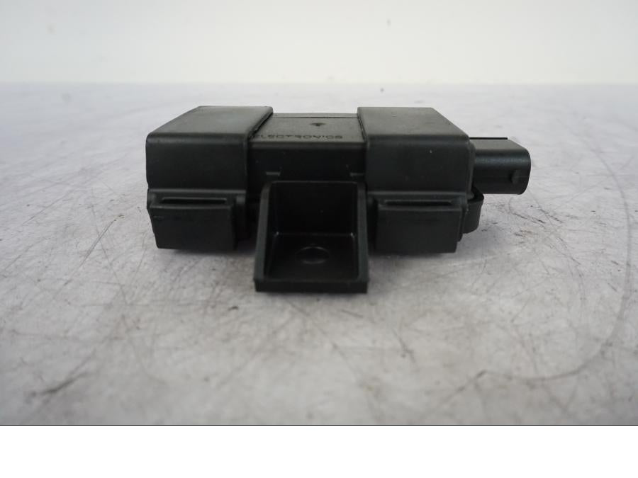 Vänster sida på RDC Styrenhet från en KTM 1290 Super Duke R -2023 motorcykel.