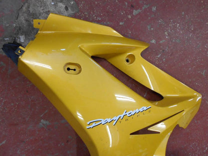 Höger sida på Sidkåpa från en Triumph Daytona 675 -2006 motorcykel.