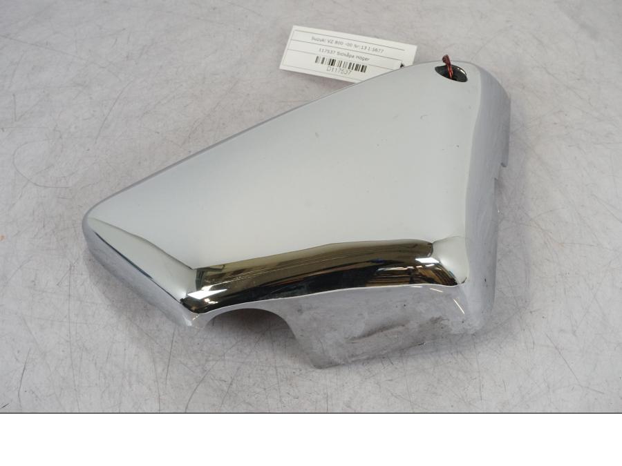 Framsidan på Sidkåpa från en Suzuki VZ 800 -2000 motorcykel.