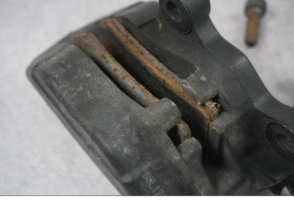 Snett nerifrån på Bromsok från en H-D Touring Street Glide FLHX -2009 motorcykel.