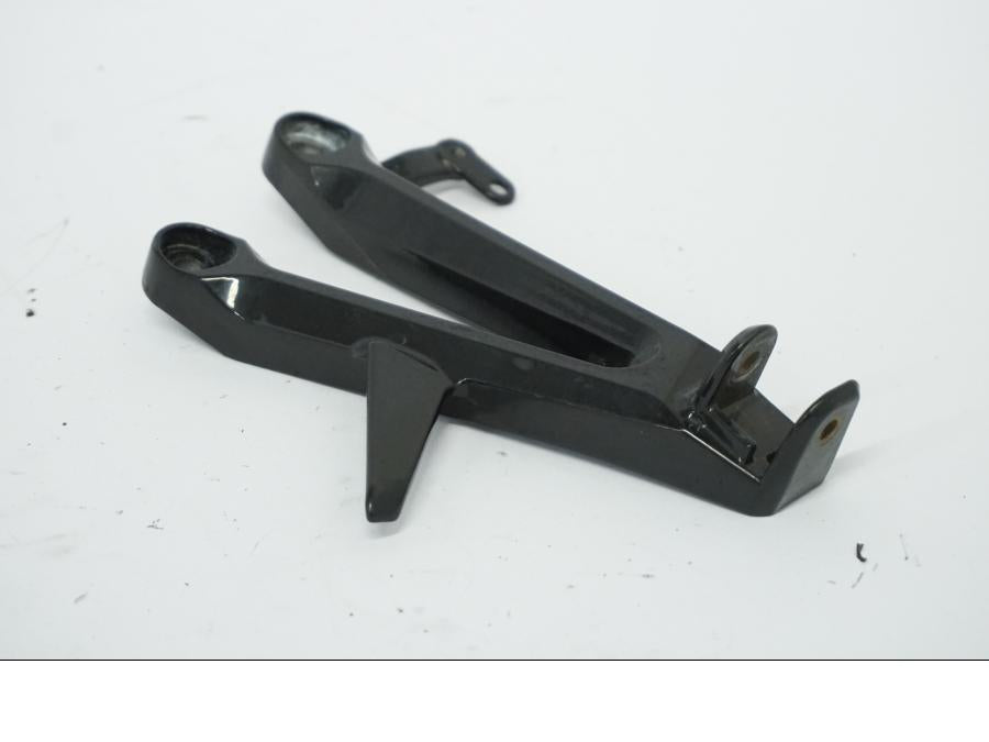 Snett uppifrån på Fotpinnefäste från en Honda CBR 1000 RR -2006 motorcykel.