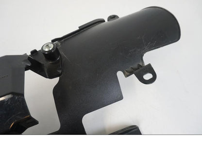 Snett nerifrån på Undertail från en Yamaha YZF 1000 R1 -2007 motorcykel.