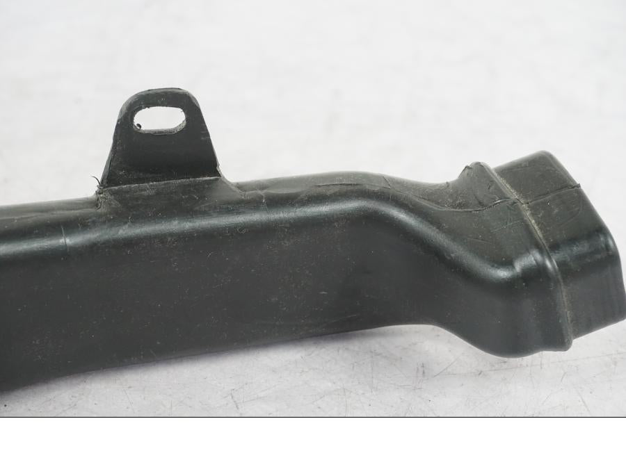 Höger sida på Luftrör från en KTM 390 Duke -2018 motorcykel.