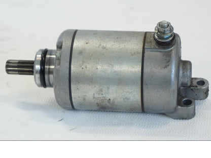 Framsidan på Startmotor från en Yamaha YZF R6 -2006 motorcykel.