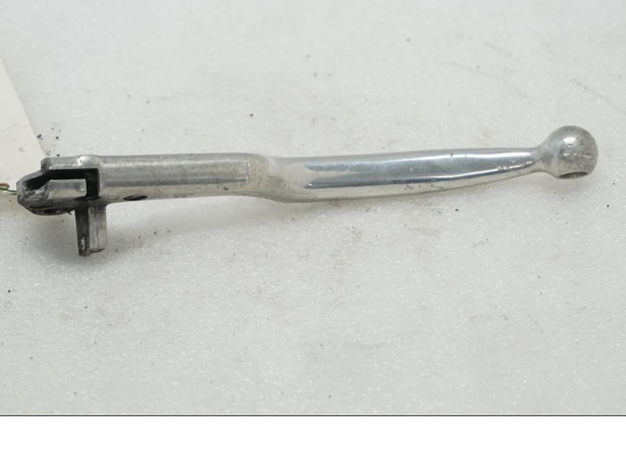 Framsidan på Kopplingsgrepp från en Yamaha TDM 900 -2002 motorcykel.