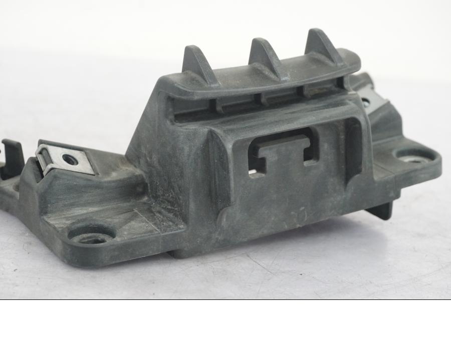 Snett uppifrån på Sadelfäste från en Triumph Tiger Explorer -2013 motorcykel.