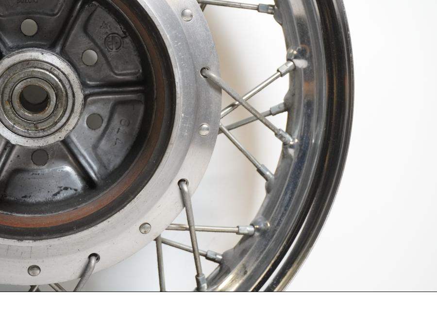 Extrabild4 på Fälg från en Suzuki LS 650 -1998 motorcykel.