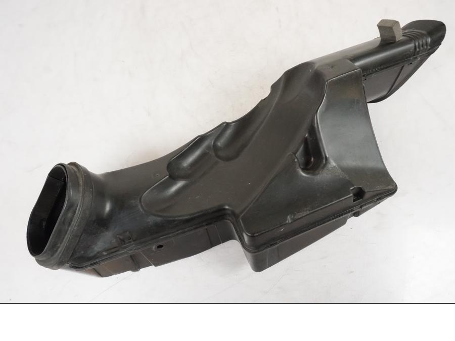 Extrabild2 på Luftrör från en Suzuki GSX-R 750 -2006 motorcykel.