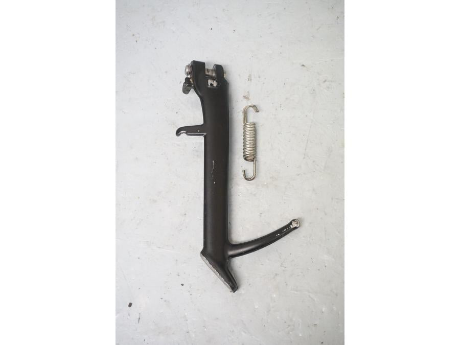 Framsidan på Sidostöd från en Triumph Street Twin -2016 motorcykel.