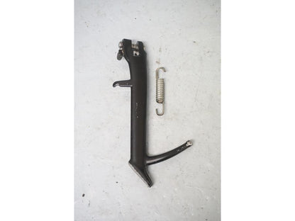 Framsidan på Sidostöd från en Triumph Street Twin -2016 motorcykel.