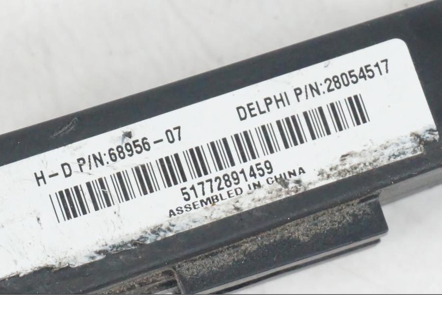 Höger sida på Antenn från en H-D Softail FXCW Rocker -2008 motorcykel.