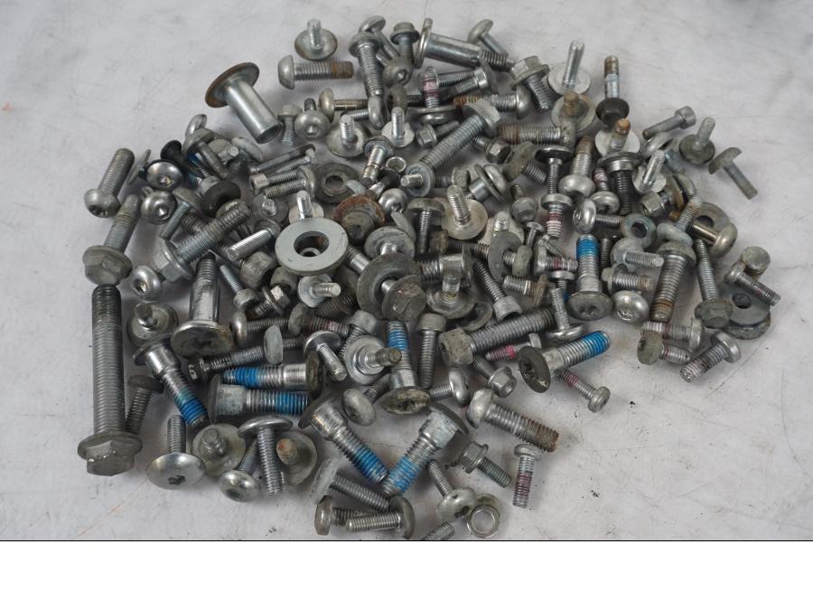 Extrabild1 på Skruv / Mutter etc från en Triumph Tiger Explorer -2013 motorcykel.