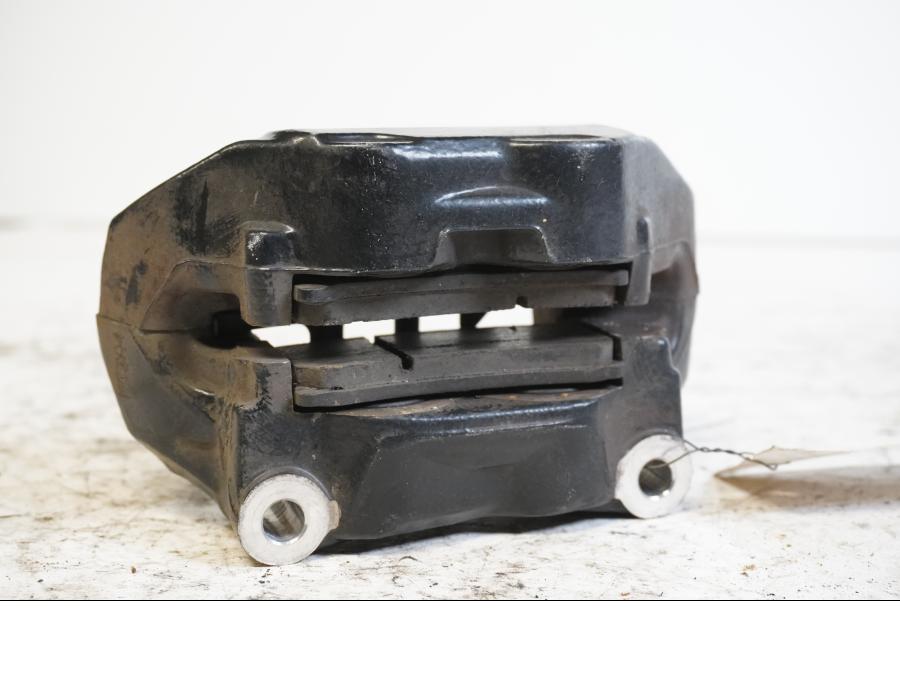 Höger sida på Bromsok från en KTM 125 Duke -2013 motorcykel.