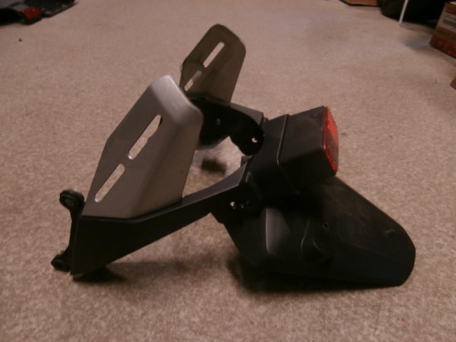 Framsidan på Skylthållare från en Honda CBR 600 RR -2003 motorcykel.