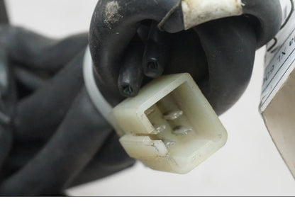 Snett uppifrån på <p>Styrelreglage höger till Honda XL 600 V PD06 1987.</p>

<p>Mindre skada på gummi skyddet se bild.</p> motorcykel.