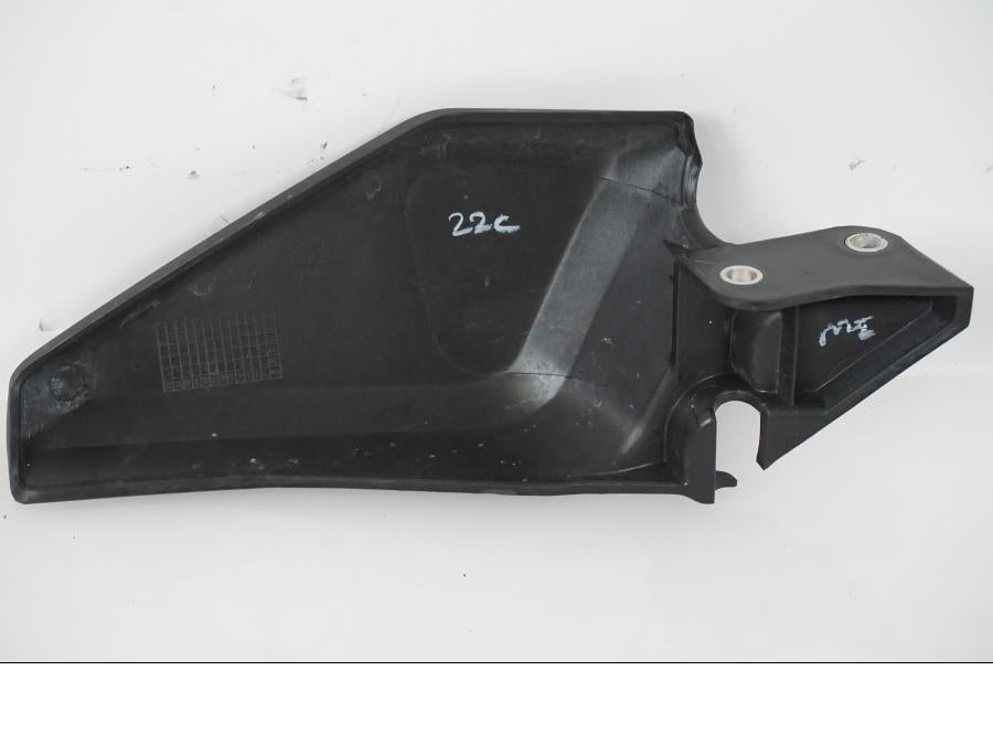 Höger sida på Bensintankskåpa från en H-D Adventure Pan America Special RA1250S -2021 motorcykel.