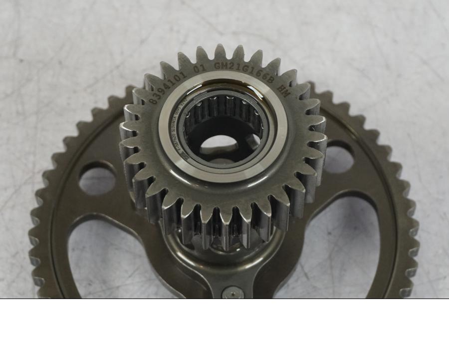 Vänster sida på Kamkedjedrev från en BMW R 1250 GS -2023 motorcykel.