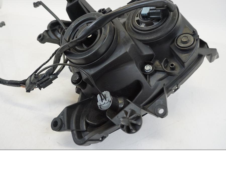 Extrabild1 på Strålkastare från en Suzuki GSX 1300 R -2017 motorcykel.