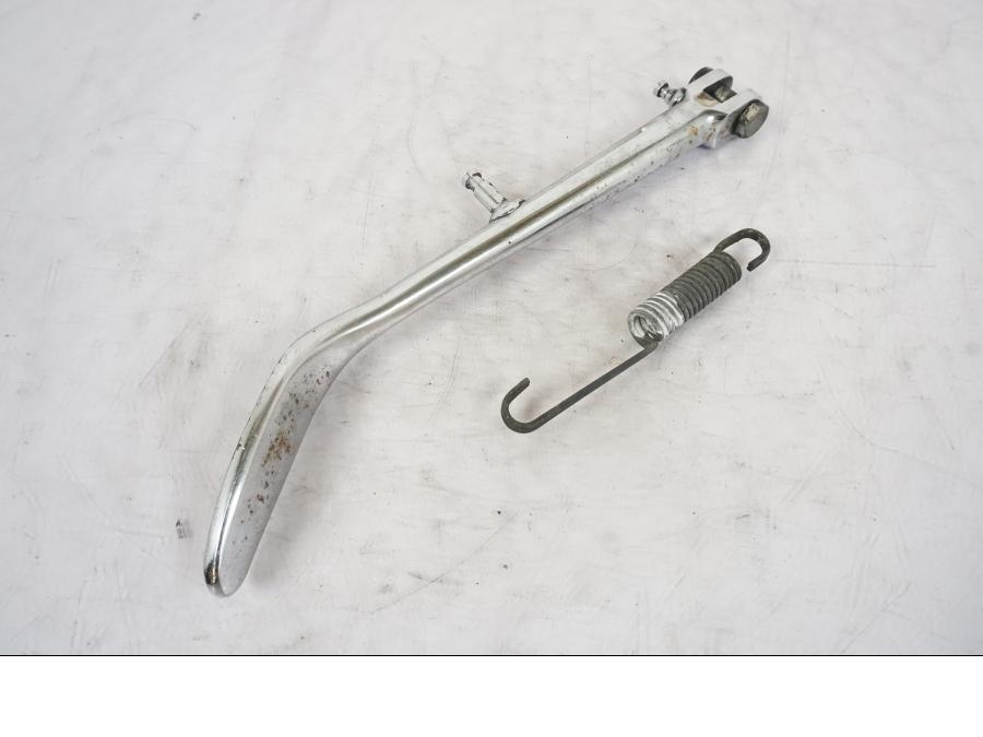 Framsidan på Sidostöd från en Kawasaki VN 1500 -2003 motorcykel.