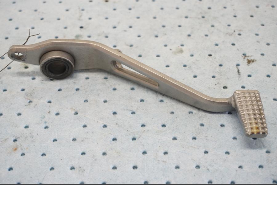 Framsidan på Bromspedal från en Kawasaki Z 900 -2019 motorcykel.