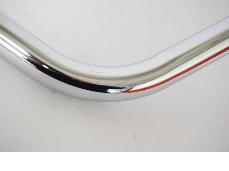 Höger sida på Motorskyddsbåge från en Kawasaki VN 1700 -2011 motorcykel.