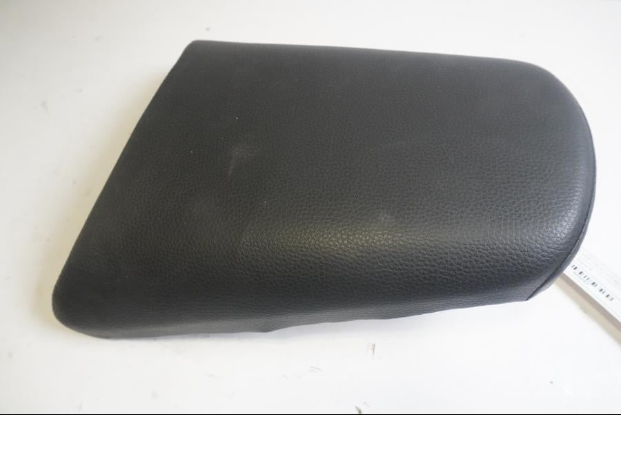 Baksidan på Sadel från en Honda CBF 125 -2010 motorcykel.