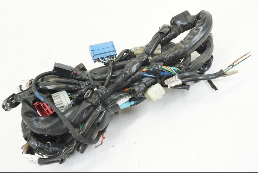 Snett nerifrån på Kabelstam från en Honda CB 600 F -2008 motorcykel.